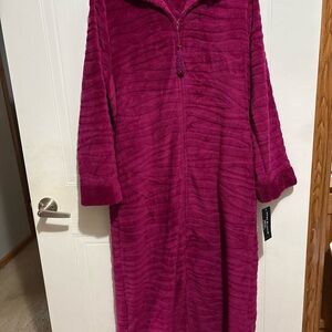 Miss Elaine Fuchsia Zip Robe
